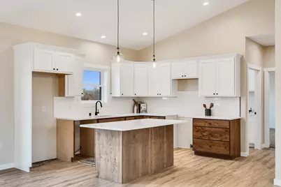 935  Crockett Dr, Holmen, WI 54636 - Photo 11