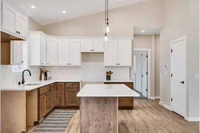 935  Crockett Dr, Holmen, WI 54636 - Photo 13