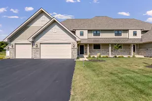 713 Greenview Cir, Geneva, WI 53147 - Photo 1