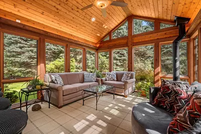 2101  Hunters Ridge Ct, Manitowoc, WI 54220 - Photo 43