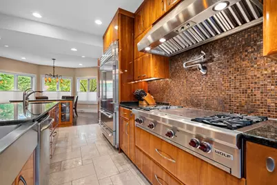 2101  Hunters Ridge Ct, Manitowoc, WI 54220 - Photo 23