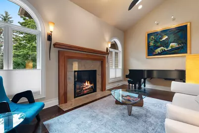 2101  Hunters Ridge Ct, Manitowoc, WI 54220 - Photo 7