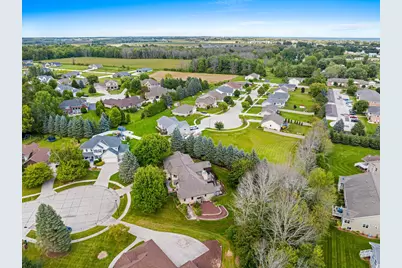 2101  Hunters Ridge Ct, Manitowoc, WI 54220 - Photo 91