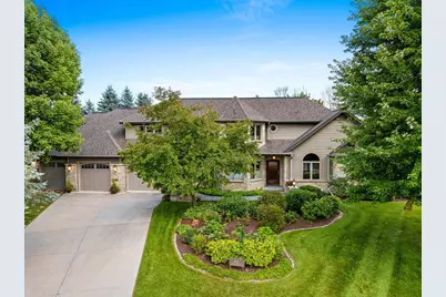 2101  Hunters Ridge Ct, Manitowoc, WI 54220 - Photo 3