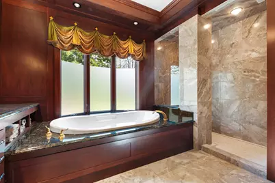 2101  Hunters Ridge Ct, Manitowoc, WI 54220 - Photo 31