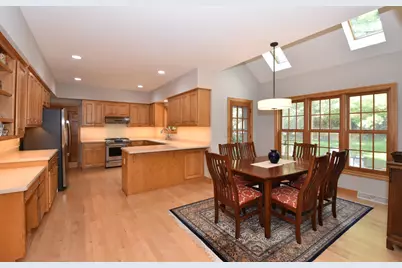 389  Juniper Ct, Delafield, WI 53018 - Photo 17