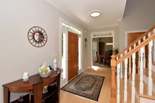 389 Juniper Ct, Delafield, WI 53018 - Photo 9