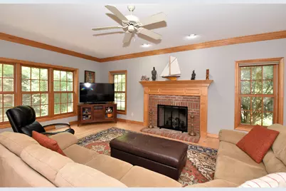 389  Juniper Ct, Delafield, WI 53018 - Photo 15