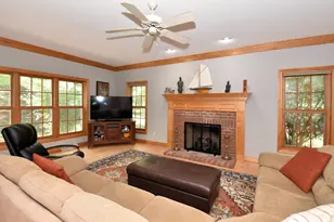 389 Juniper Ct, Delafield, WI 53018 - Photo 15