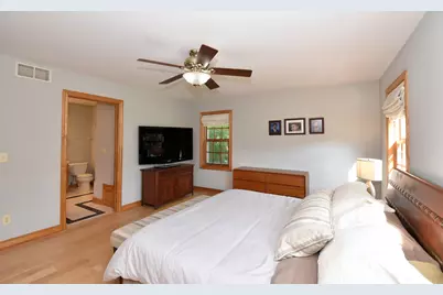 389  Juniper Ct, Delafield, WI 53018 - Photo 37