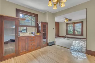 910 N 4th St, Sheboygan, WI 53081 - Photo 9