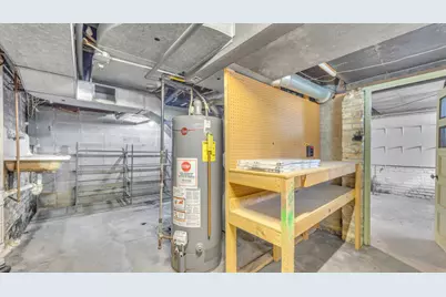 910 N 4th St, Sheboygan, WI 53081 - Photo 29