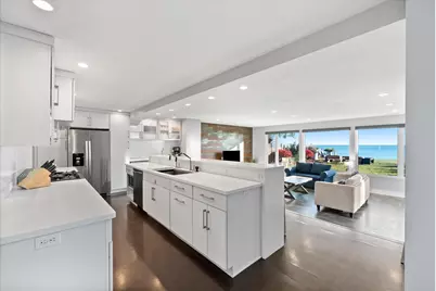 2533  Lakeshore Dr, Sheboygan, WI 53081 - Photo 13