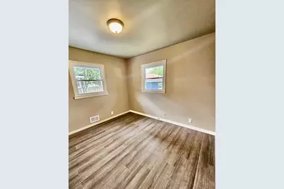 5951 N 73rd St, Milwaukee, WI 53218 - Photo 9