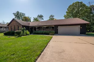 1236 Meadowview Dr, Menasha, WI 54952 - Photo 1