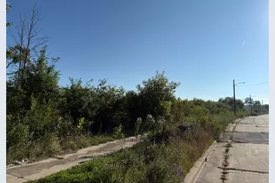 9105 N 96th St, Milwaukee, WI 53224 - Photo 3