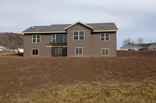 627 Bobolink Ln, Cascade, WI 53011 - Photo 7