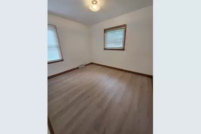 4906 N 24th Pl, Milwaukee, WI 53209 - Photo 13