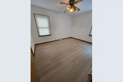 4906 N 24th Pl, Milwaukee, WI 53209 - Photo 11