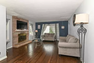 2721 S 76th St, West Allis, WI 53219 - Photo 3