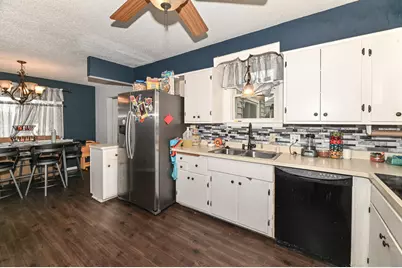 2721 S 76th St, West Allis, WI 53219 - Photo 7