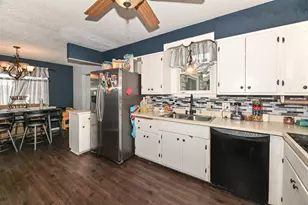 2721 S 76th St, West Allis, WI 53219 - Photo 7