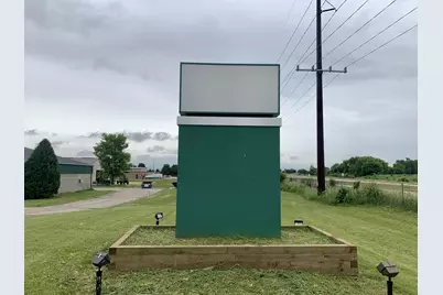 1812  Hobbs Dr, Delavan, WI 53115 - Photo 9