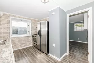 4502 W Crawford Ave, Greenfield, WI 53220 - Photo 9