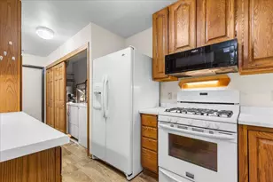 217 Hartford Square, Hartford, WI 53027 - Photo 7