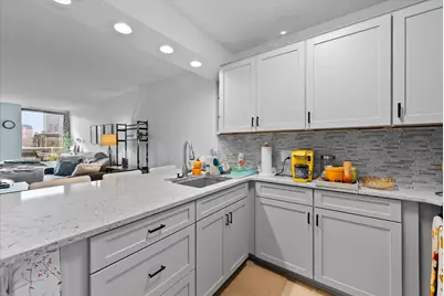 929 N Astor St #405, Milwaukee, WI 53202 - Photo 7