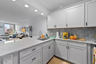 929 N Astor St, Milwaukee, WI 53202 - Photo 7