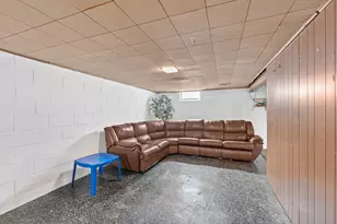 8220 W Lynmar Terrace, Milwaukee, WI 53222 - Photo 21