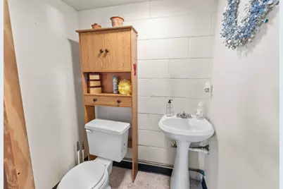 8220 W Lynmar Ter, Milwaukee, WI 53222 - Photo 19