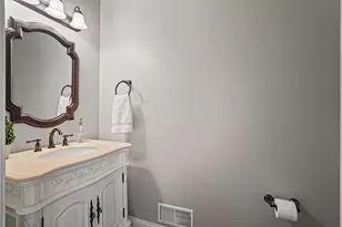 1702 E Juniper Way, Hartland, WI 53029 - Photo 97