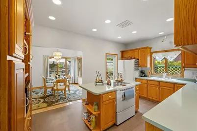 710  Moraine Ct, Kewaskum, WI 53040 - Photo 7