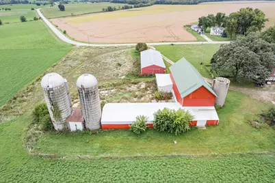 W12040  Sullivan Rd, Portland, WI 53594 - Photo 9