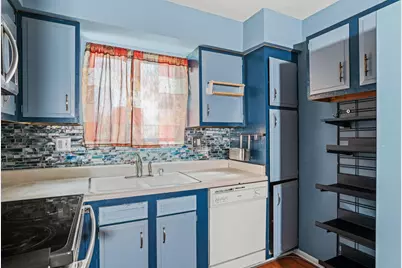 8657 N 72nd St, Milwaukee, WI 53223 - Photo 9