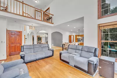 215  Emerald Dr, Racine, WI 53406 - Photo 5