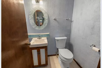 W165N10401  Wagon Trl, Germantown, WI 53022 - Photo 17