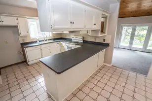 W179N9765 Riversbend Circle, Germantown, WI 53022 - Photo 3