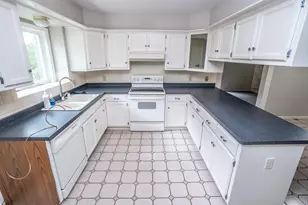 W179N9765 Riversbend Circle, Germantown, WI 53022 - Photo 5