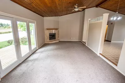 W179N9765  Riversbend Cir, Germantown, WI 53022 - Photo 5