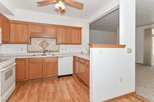 6240 S Creekside Dr, Cudahy, WI 53110 - Photo 3