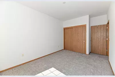 6240 S Creekside Dr #2, Cudahy, WI 53110 - Photo 15