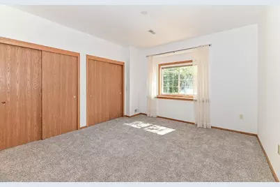 6240 S Creekside Dr #2, Cudahy, WI 53110 - Photo 11