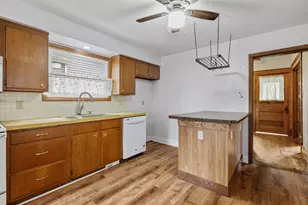 2122 N 8th St, Sheboygan, WI 53081 - Photo 3