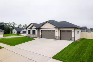 618 Silver Dr, Holmen, WI 54636 - Photo 1