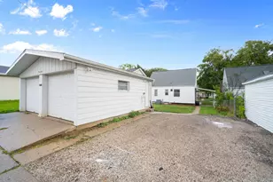 8123 W Townsend St, Milwaukee, WI 53222 - Photo 19