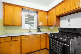 8123 W Townsend St, Milwaukee, WI 53222 - Photo 7