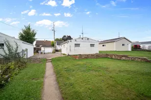 8123 W Townsend St, Milwaukee, WI 53222 - Photo 17